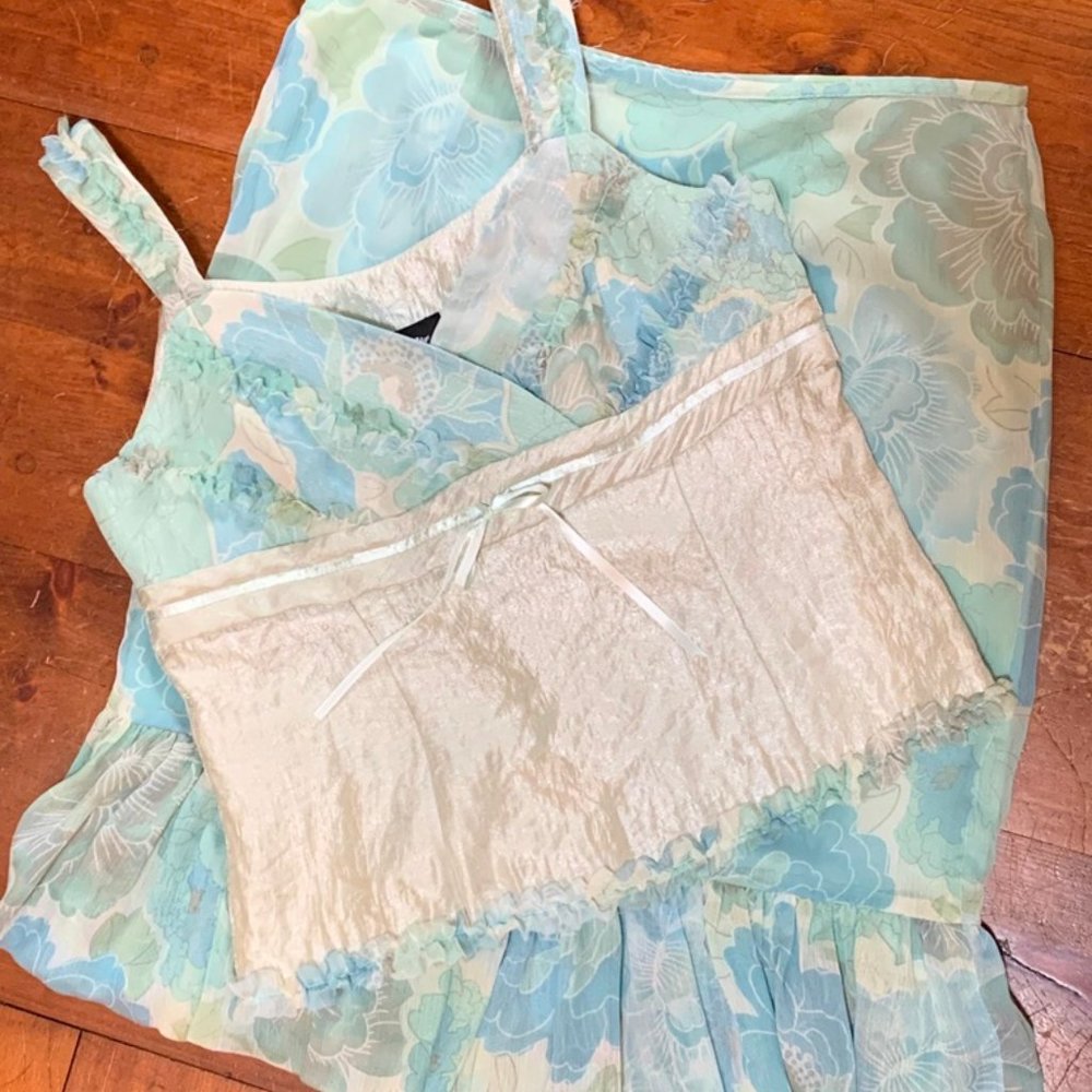 Formal Dress - Picture 3 of 5